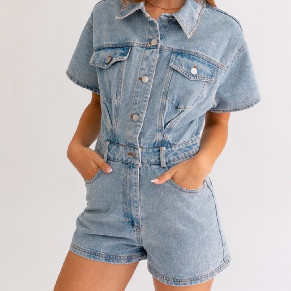 Sz Small LE LIS Short Sleeve Denim Romper